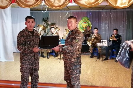 Хилийн цэргийн 0101 дүгээр ангид алба хааж буй цэргүүдээ эргэлээ