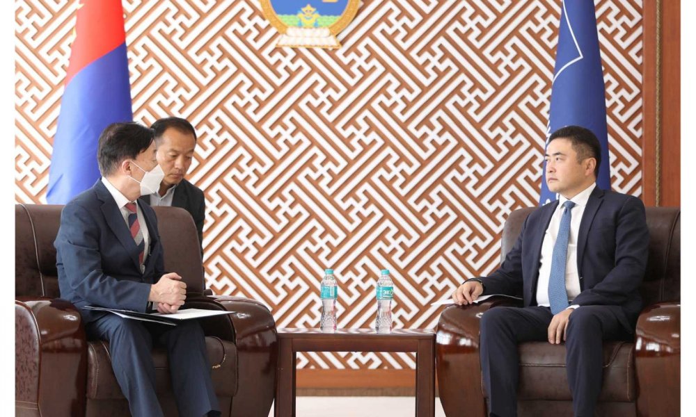 ДЕЖОН ХОТЫН БОЛОВСРОЛЫН ГАЗАР ЕБС-ИЙН БАГШ НАРЫН МЭДЭЭЛЛИЙН ТЕХНОЛОГИЙН ЧАДАВХЫГ САЙЖРУУЛАХАД ДЭМЖЛЭГ ҮЗҮҮЛНЭ