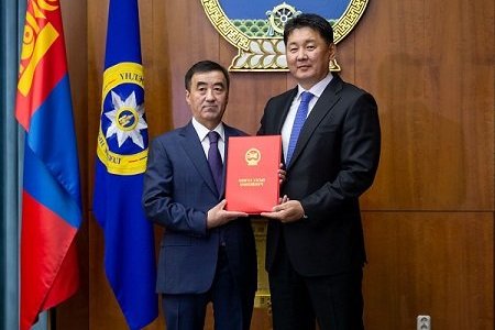 Шинээр томилогдсон дөрвөн Элчин сайдад Итгэмжлэх жуух бичгийг нь гардуулав