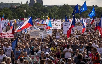 ЧЕХ УЛСАД 250.000 ХҮНИЙГ ХАМАРСАН ЭСЭРГҮҮЦЛИЙН ЖАГСААЛ ЗОХИОН БАЙГУУЛАГДЛАА