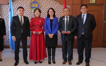 Боловсрол, шинжлэх ухааны салбарт үр бүтээлтэй ажилласан хүмүүс төрийн дээд одон медалиар шагнагдлаа