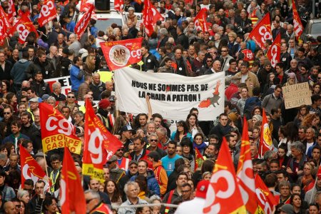 Франц улсын иргэд өргөн хүрээг хамарсан ажил хаялт зарлажээ