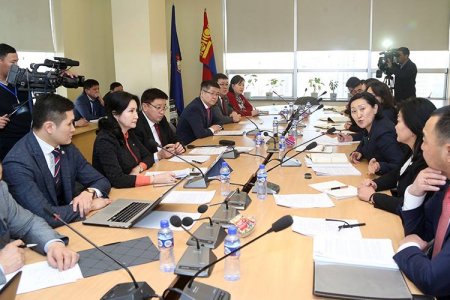 Хотын дарга БСШУ-ны сайдтай боловсрол, соёл, спортын салбарт тулгамдаж байгаа асуудлаар санал солилцлоо