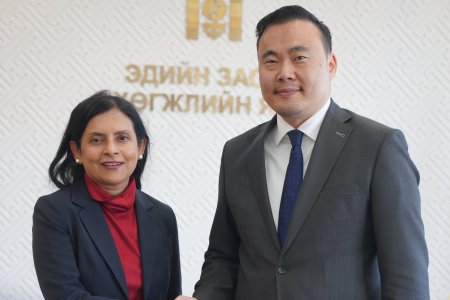 ТӨРИЙН НАРИЙН БИЧГИЙН ДАРГА И.БАТХҮҮ ОУВС-ЫН АЖЛЫН ХЭСГИЙН ТӨЛӨӨЛӨГЧДИЙГ ХҮЛЭЭН АВЧ УУЛЗЛАА