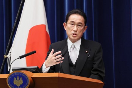 Японы Ерөнхий сайд Кишида Фүмио бэлгийн цөөнхийг ялгаварлан гадуурхсан мэдэгдэл хийсэн туслахаа ажлаас нь чөлөөлжээ