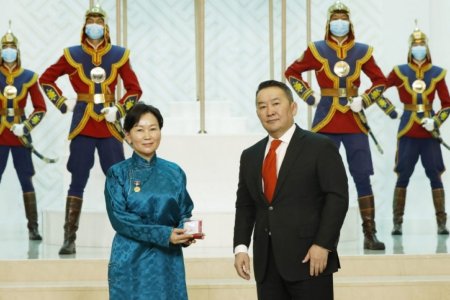 Ерөнхийлөгч Х.Баттулга эрүүл мэндийн салбарынханд төрийн дээд цол, одон, медаль хүртээв