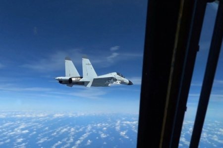 БНХАУ-ын сөнөөгч онгоцнууд иргэний агаарын тээврийн онгоцнуудтай зэрэгцэн аюултай нислэг үйлдэж байна гэж Пентагоноос буруутгажээ