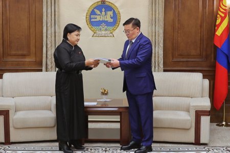 Бурхан багшийн Их дүйчин өдрийг нийтээр тэмдэглэх баярын өдөр болгох хуулийн төсөл өргөн барилаа