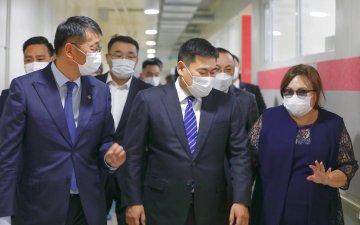 Ерөнхий сайд Л.Оюун-Эрдэнэ БШУ-ны сайд Л.Энх-Амгалан нар хичээл сургуулийн бэлтгэл ажилтай танилцлаа