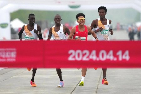 Хятад тамирчин марафонд ялсан нь зохион байгуулалттай гэх маргаан дэгдээв