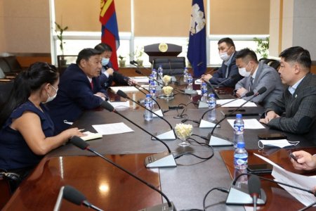 Шинэ технологи боловсруулж, өвөрмөц санаачилга гаргасан иргэдтэй уулзав