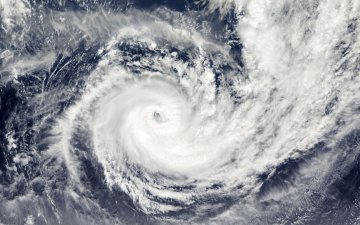 Японы баруун өмнөд хэсэгт 1.2 метр өндөр цунами бүртгэгдэж, 200 мянга гаруй хүнийг нүүлгэн шилжүүлжээ