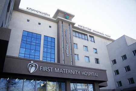 Өргөө амаржих газрын гадна жирэмсэн эх автомашиндаа төрсөн бичлэг цахим орчинд тавигдсан.   Уг бичлэгтэй холбоотойгоор Өргөө амаржих газар төрөлжсөн мэргэшлийн эмнэлгийн Эмчилгээ эрхэлсэн дэд захирал Ц.Алтантуяагаас тодрууллаа.  Тэрбээр “Баянзүрх дүүргийн
