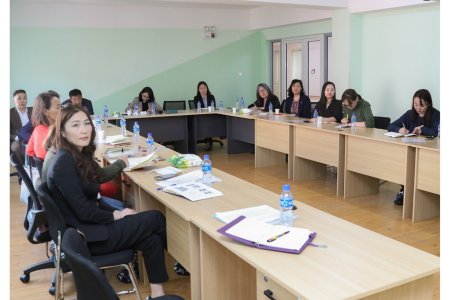 БАГШ НАРЫГ ХӨГЖЛИЙН БЭРХШЭЭЛТЭЙ ХҮҮХЭДТЭЙ АЖИЛЛАХ ЧАДВАРТ СУРАЛЦУУЛАХ ШААРДЛАГАТАЙ