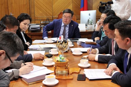 Г.Занданшатар: Сургууль, цэцэрлэгүүдийг барих ажлыг энэ сард багтаан эхлэх хэрэгтэй