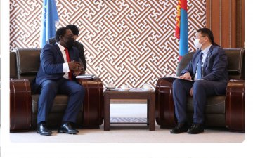 МОНГОЛ ДАХЬ НҮБ-ЫН ХҮҮХДИЙН САНГИЙН СУУРИН ТӨЛӨӨЛӨГЧ ЭВАРИСТЕ КОУАССИ-КОМЛАНЫГ ХҮЛЭЭН АВЧ УУЛЗЛАА