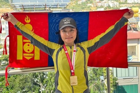 Дэлхийн агаарын спортын CAT-2 ангиллын тэмцээнээс Монгол улсын Анхны алтан медалийг эмэгтэй ангилалд Falcon клубийн тамирчин нисгэгч Б.Болормаа хүртлээ.