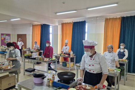 Төгсөлтийн үнэлгээ зохион байгуулагдаж өндөрлөлөө.