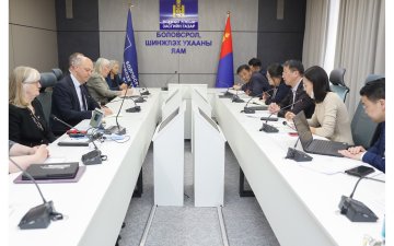 БАЙГАЛИЙН УХААН, МАТЕМАТИК, АНГЛИ ХЭЛНИЙ ХӨТӨЛБӨРИЙН ХЭРЭГЖИЛТЭД ДЭМЖЛЭГ ҮЗҮҮЛЭХ БАГ АЖИЛЛАЖ ЭХЭЛЛЭЭ