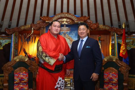Монгол Улсын Ерөнхийлөгч У.Хүрэлсүх их аварга Тэрүнофүжи Г.Ган-Эрдэнийг хүлээн авч уулзлаа