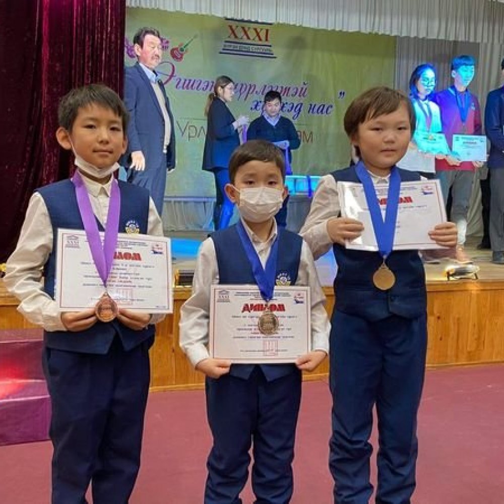 БАЯРТ МЭДЭЭ