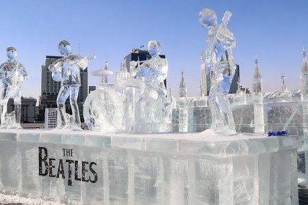 Д.Сүхбаатарын талбайд Их Британийн Парламентийн ордныг мөсөөр урлаж, байршууллаа