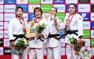 Б.Хорлоодой Ташкентийн “Их дуулга”-аас мөнгөн медаль хүртлээ