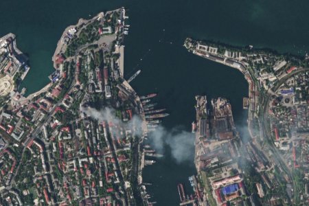 Украины арми Севастополь дахь тэнгисийн цэргийн флотод агаарын цохилт өгөх үеэр Оросын удирдах албан тушаалтнууд амиа алдсан гэв
