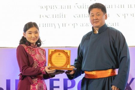 Нэр бүхий 27 оюутан Ерөнхий сайдын нэрэмжит тэтгэлэг хүртэв