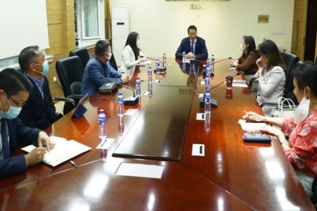 Баянзүрх дүүрэгт үйл ажиллагаа эрхэлдэг хувийн ЕБС-ийн захирлуудтай уулзлаа