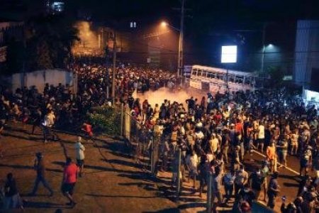 Шри Ланка улс эдийн засгийн гүн хямралд орж, цахилгаан хязгаарлаж эхэлжээ