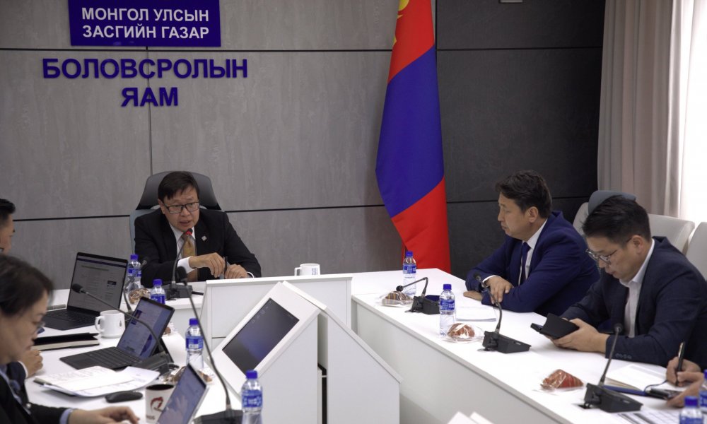 Боловсролын сайдын шуурхай хуралдаан боллоо