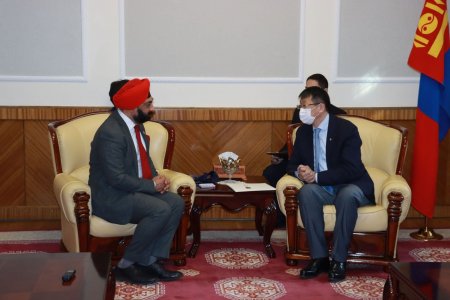 Education Minister meets Ambassador of India