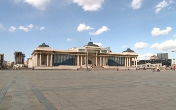 2023 онд Монгол улсын эдийн засгийн өсөлт 7.4 хувьтай байсан бол 2024 онд  4.9 хувь болж буурчээ