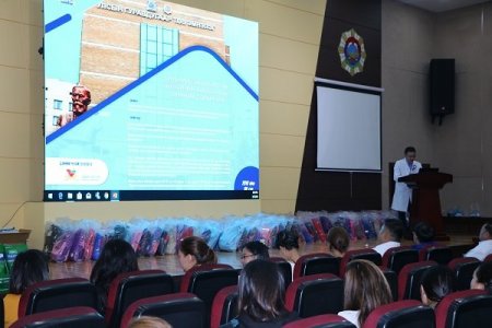 УЛСЫН ГУРАВДУГААР ТӨВ ЭМНЭЛЭГ АЖИЛЧДЫНХАА НИЙГМИЙН АСУУДАЛД БОДИТ ДЭМЖЛЭГ ҮЗҮҮЛЭН АЖИЛЛАЖ БАЙНА