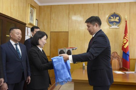 Улсын Их Хурлын Тамгын газрын Ерөнхий нарийн бичгийн даргаар томилогдсон Л.Өлзийсайхан үүрэгт ажлаа хүлээж авлаа