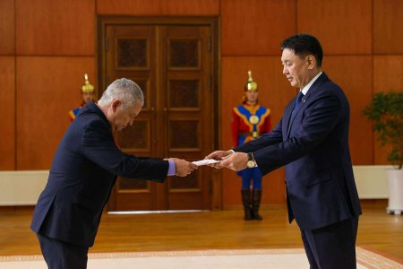 Куба Улсын Элчин сайд Итгэмжлэх жуух бичгээ өргөн барилаа