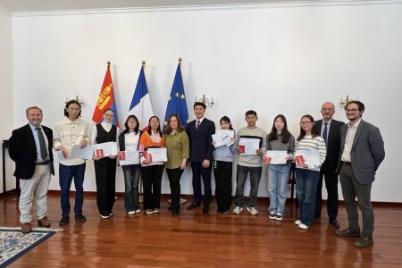 “ИЛГЭЭЛТ 2100” ХӨТӨЛБӨРИЙН ХҮРЭЭНД 2025-2026 ОНЫ ХИЧЭЭЛИЙН ЖИЛД БҮГД НАЙРАМДАХ ФРАНЦ УЛСАД НАЙМАН ОЮУТАН СУРАЛЦАХААР БОЛЛОО