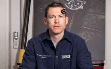 Швейцарын алдарт хөл бөмбөгчин Штефан Лихтштайнер бугуйн цагны компанид дадлагажигч ажилтан болжээ