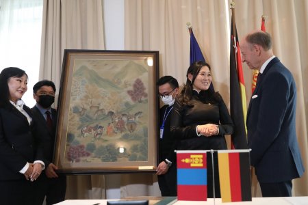 ХБНГУ-ын буцалтгүй тусламжаар Монголын уран зургийн галерейд “Сэргээн засварлах лаборатори” байгуулна