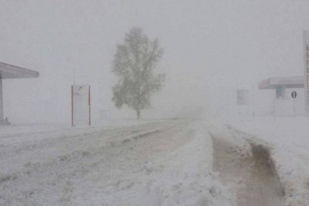 Дархадын хотгор, Завхан голын хөндийгөөр шөнөдөө 44-49 градус хүрч хүйтэрнэ