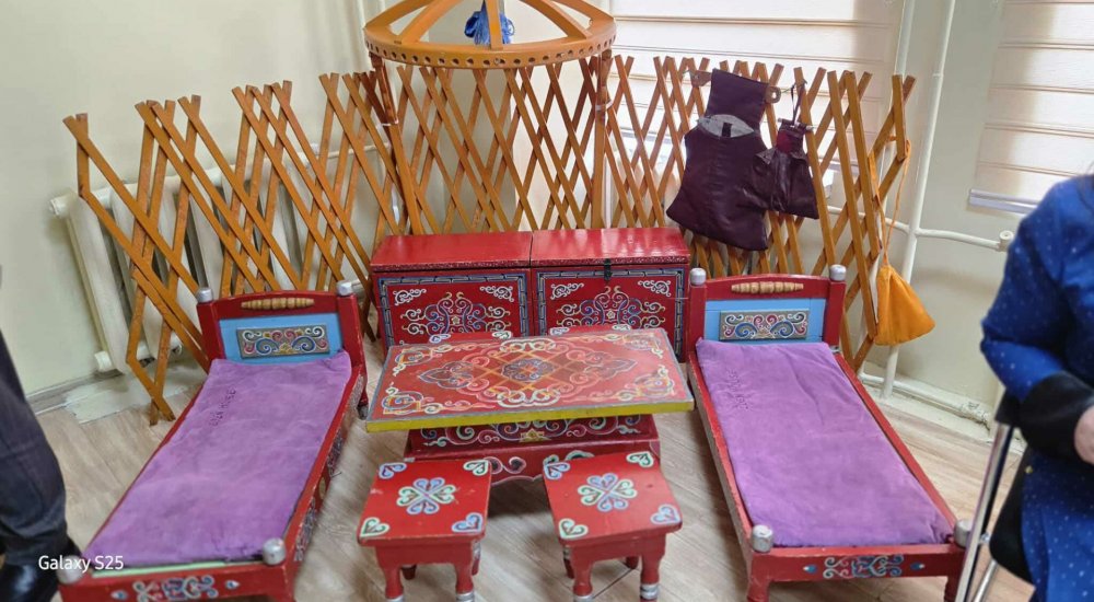 Эрүүл мэндийн газрын ажилтан, албан хаагч нарын дунд 