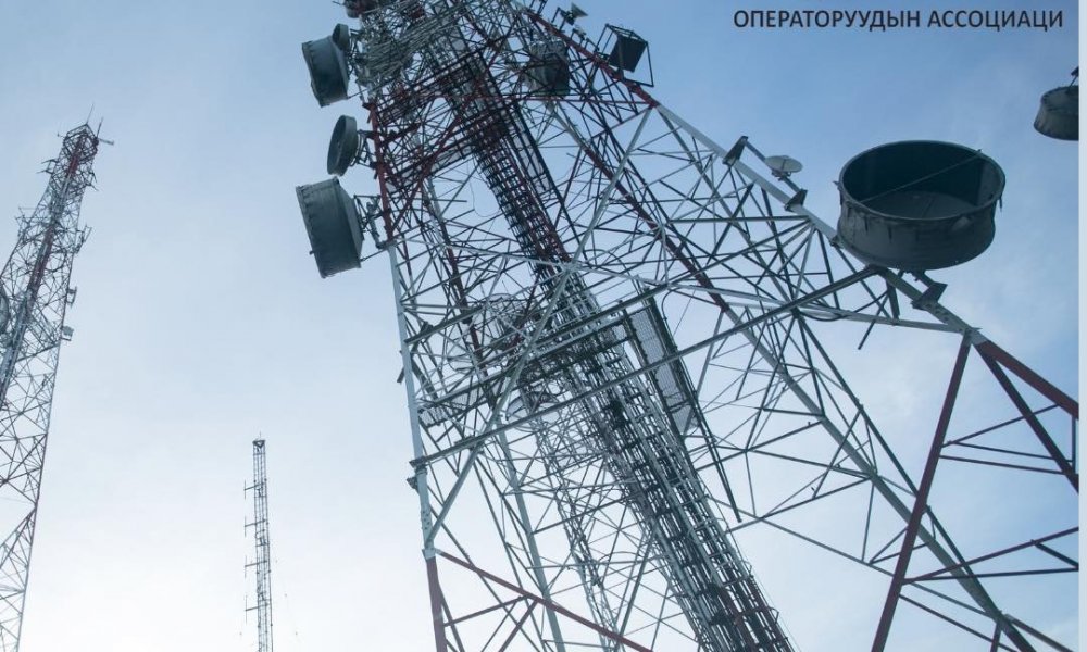 Холбоочдын баярын мэндчилгээ