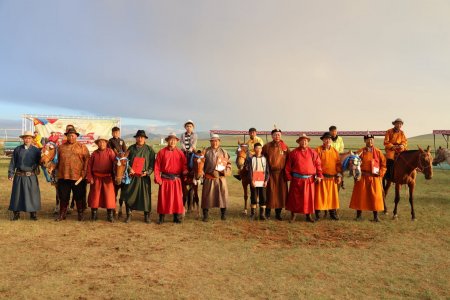 ДАШИНЧИЛЭН СУМЫН БАЯР НААДМЫН ИХ НАСНЫ УРАЛДААН