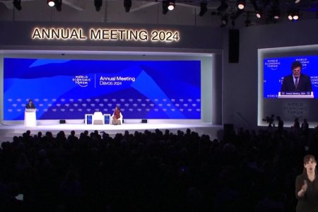 Дэлхийн эдийн засгийн чуулга уулзалтад оролцох үеэрээ барууны улс орны удирдагчдыг үнэт зүйлсээсээ татгалзаж байна гэж буруутгажээ