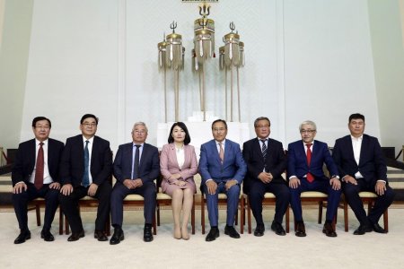 Үе үеийн Ерөнхий нарийн бичгийн дарга нар уулзлаа