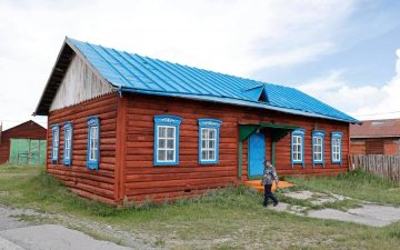 ЦАРЦААД БАЙСАН СУРГУУЛИЙН БАРИЛГЫН САНХҮҮЖИЛТИЙГ АХБ-НЫ ХӨРӨНГӨ ОРУУЛАЛТААР ШИЙДВЭРЛЭНЭ