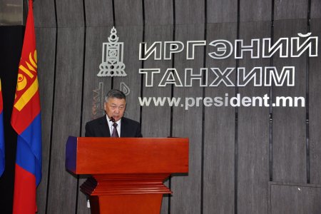 “Эрүүл мэндийн салбарын хууль эрх зүйн орчин, иргэний эрүүл мэндийн эрхийн тухай” сэдэвт хэлэлцүүлэг болж байна.