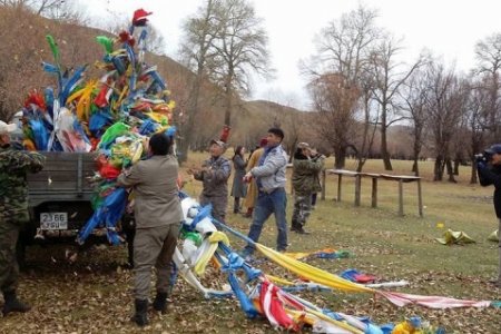 Байгальд орхисон шашны эд зүйлсээ авахыг мэдэгдье