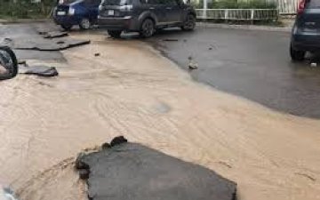 Ус зайлуулах шугамын стандарт байдаггүйгээс болж шинээр барьсан замууд борооны усанд амархан эвдэрч байна